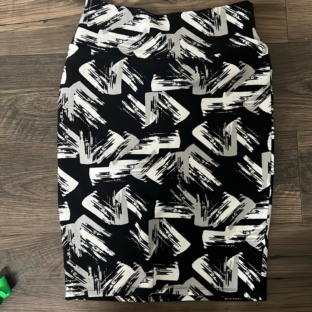 Brand new black and white Lularoe skirt